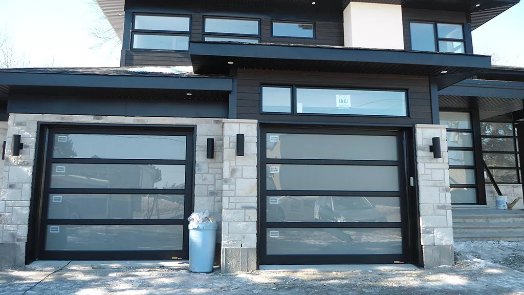 California Total, 9' x 8', Black extrusion, Satin glass
