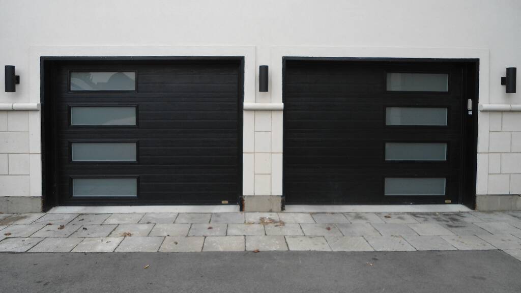 Standard+ Grooved, 9' x 7', Black, window layout: Left-side and Right-side Harmony