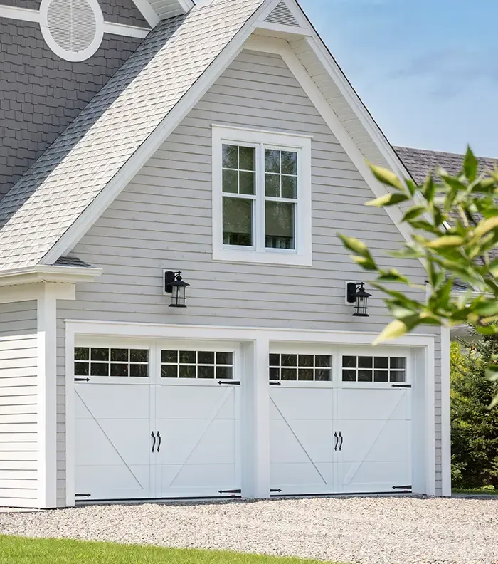 Eastman E-23, 10' x 7', portes et moulures Blanc glacier, fenêtres Panoramique 8 carreaux